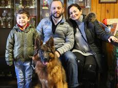 Edvar Dumani ve ailesi, Alman Kurdu sahibi oldu