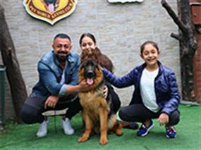 Serkan Bey, Nicholas von Petworld'ün asil yavrusuna sahip oldu