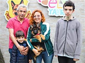 Özlem Hanım ve Ailesi, Petworld Alman Kurdu yavrularıyla