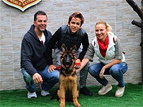 Pamir Bey ve ailesi, Alman Çoban Köpeği yavrularına kavuştu