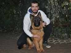 Mert Bey ve Alman Çoban Köpeği bir arada