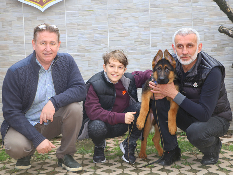Trabzonspor eski başkanı İbrahim Hacıosmanoğlu, Petworld Çiftliğimizden Jack vom Petworld yavrusuna sahip oldu